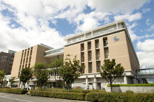 고베 바이오메디컬 이노베이션 클러스터 내에 위치한 첨단의료센터(IBRI) 전경.